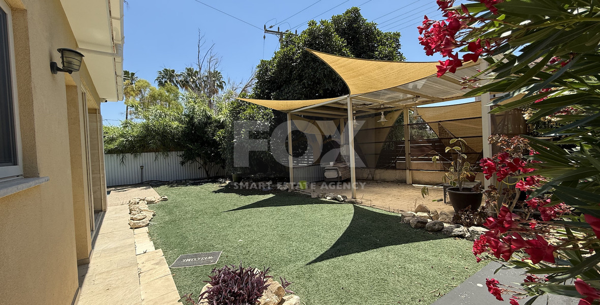 RENT: UNFURNISHED 4 BEDROOM BUNGALOW WITH SWIMMING POOL IN PYRGOS WITH EASY ACCESS.