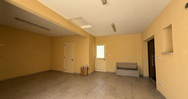 RENT: UNFURNISHED 4 BEDROOM BUNGALOW WITH SWIMMING POOL IN PYRGOS WITH EASY ACCESS.