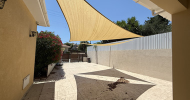 RENT: UNFURNISHED 4 BEDROOM BUNGALOW WITH SWIMMING POOL IN PYRGOS WITH EASY ACCESS.