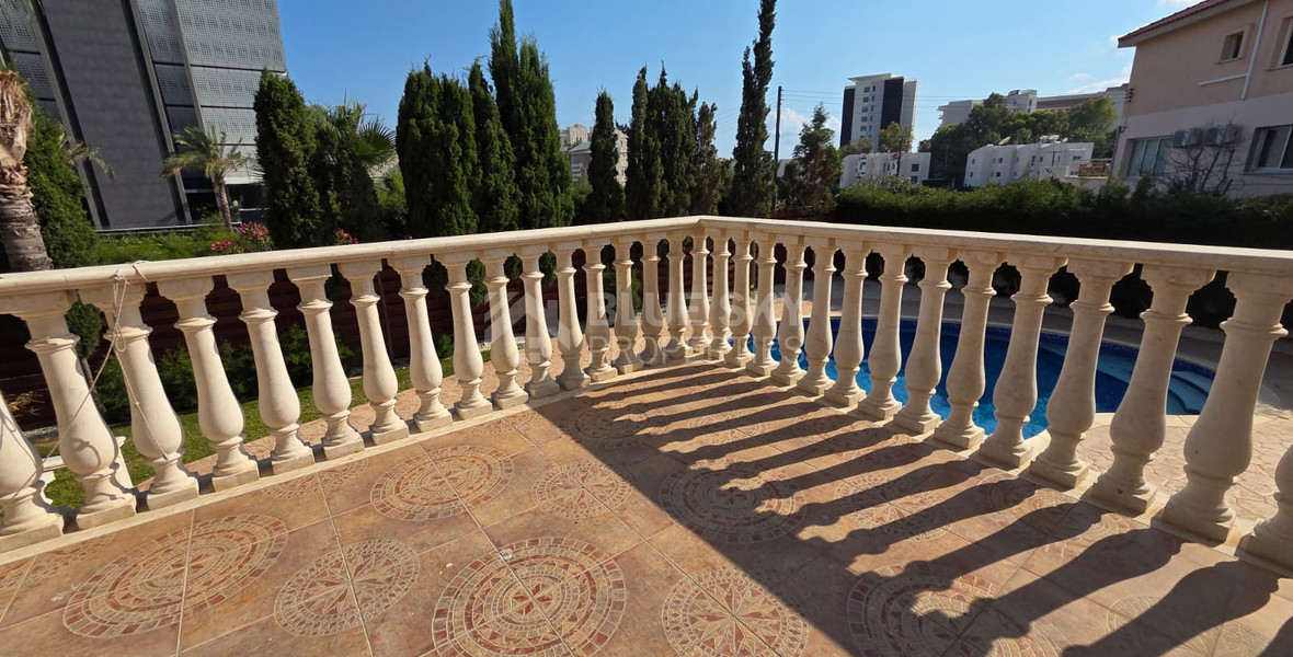 Luxury Four Bedroom Villa plus two rooms for Rent by the Sea in Pareklissia, Limassol