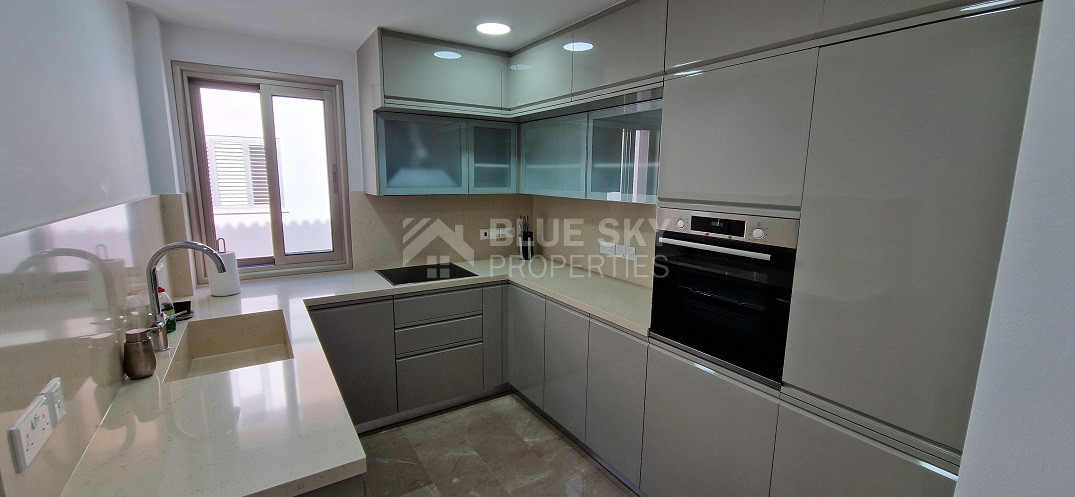Luxurious Fully Renovated three Bedroom penthouse with Stunning Sea Views – Kato Paphos