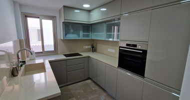 Luxurious Fully Renovated three Bedroom penthouse with Stunning Sea Views – Kato Paphos