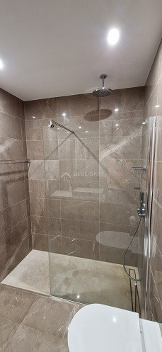 Luxurious Fully Renovated three Bedroom penthouse with Stunning Sea Views – Kato Paphos
