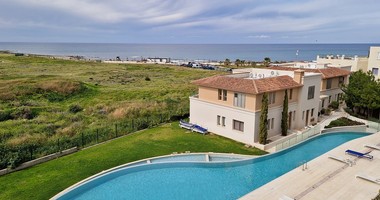 Luxurious Fully Renovated three Bedroom penthouse with Stunning Sea Views – Kato Paphos