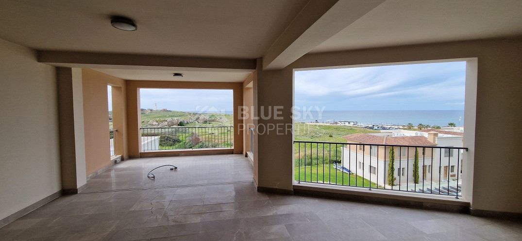 Luxurious Fully Renovated three Bedroom penthouse with Stunning Sea Views – Kato Paphos