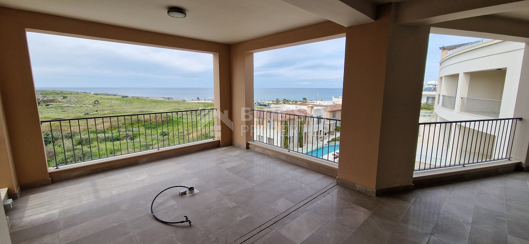 Luxurious Fully Renovated three Bedroom penthouse with Stunning Sea Views – Kato Paphos