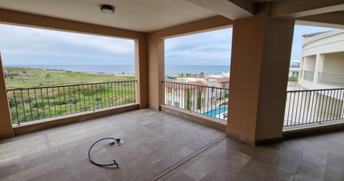 Luxurious Fully Renovated three Bedroom penthouse with Stunning Sea Views – Kato Paphos