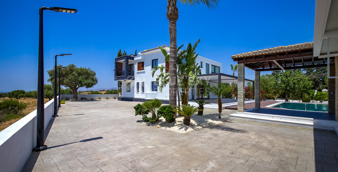 Five Bed Luxury Renovated Villa for Sale in Kouklia, Paphos – Plot with Private Mini-Stadium