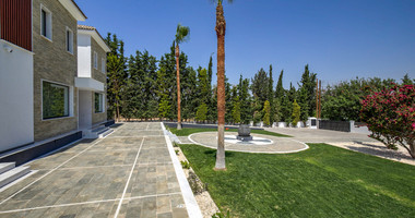 Five Bed Luxury Renovated Villa for Sale in Kouklia, Paphos – Plot with Private Mini-Stadium