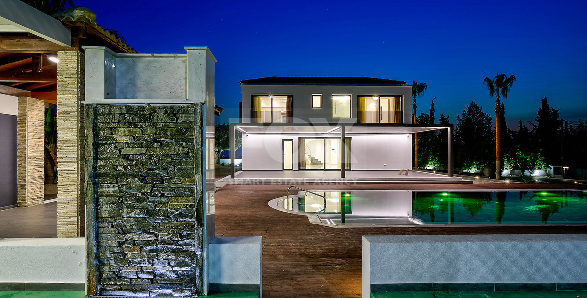 Five Bed Luxury Renovated Villa for Sale in Kouklia, Paphos – Plot with Private Mini-Stadium