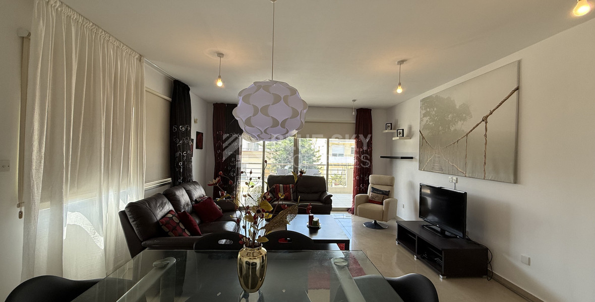 Rent: Beautiful 2-Bedroom Apartment in Excellent Condition with communal swimming pool- only 6 apartments-easy access to all amenities Ekali