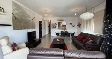 Rent: Beautiful 2-Bedroom Apartment in Excellent Condition with communal swimming pool- only 6 apartments-easy access to all amenities Ekali
