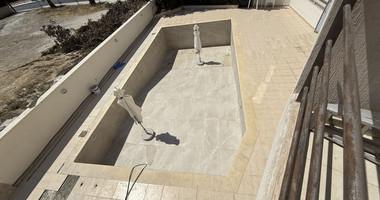 Rent: Beautiful 2-Bedroom Apartment in Excellent Condition with communal swimming pool- only 6 apartments-easy access to all amenities Ekali