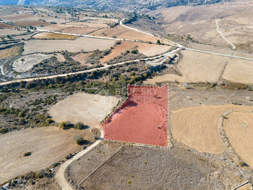Touristic Land for Sale in Paphos District – Zoned Τ3δ5α with Road Access and Consolidation Status