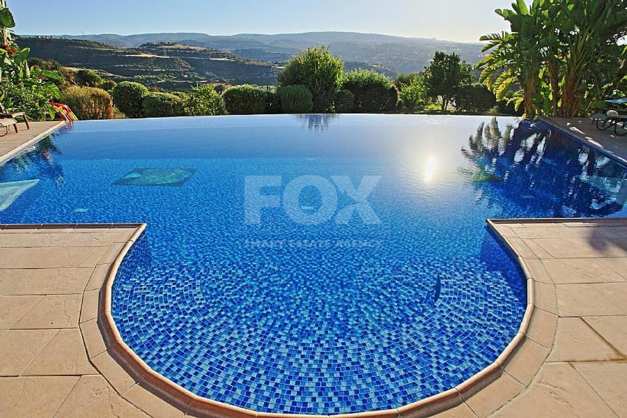 Stunning four bedroom Villa for rent