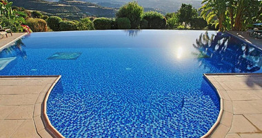 Stunning four bedroom Villa for rent