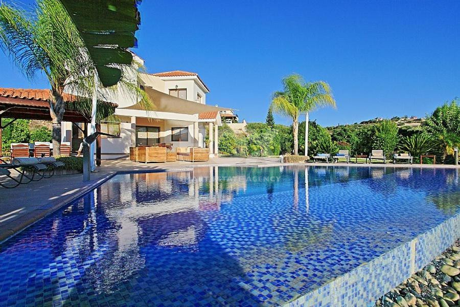 Stunning four bedroom Villa for rent