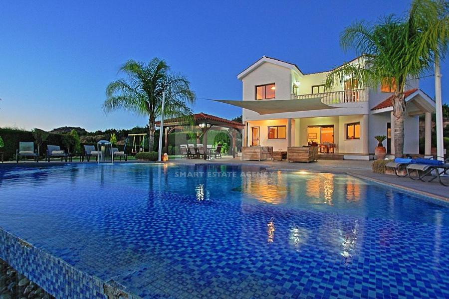 Stunning four bedroom Villa for rent