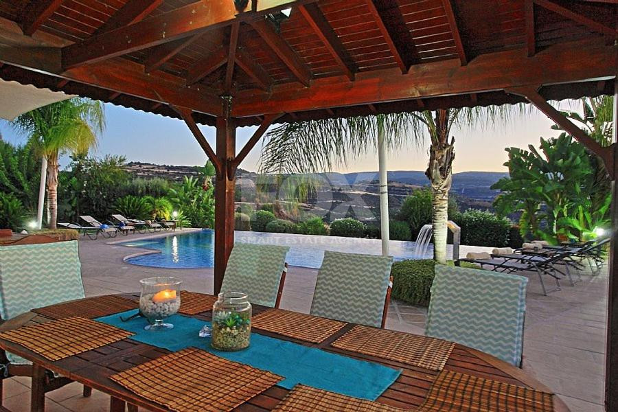 Stunning four bedroom Villa for rent