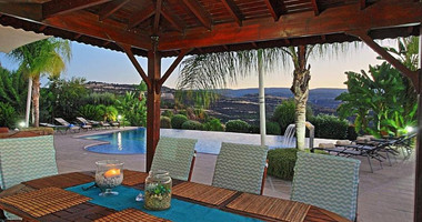 Stunning four bedroom Villa for rent