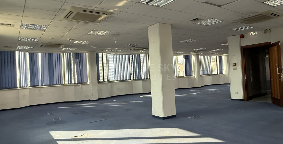 RENT: COMMERCIAL BUILDING ON PRIME COMMERCIAL AVENUE OFFERING AN INTERNAL AREA OF 1,762SQM.