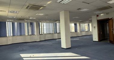 RENT: COMMERCIAL BUILDING ON PRIME COMMERCIAL AVENUE OFFERING AN INTERNAL AREA OF 1,762SQM.