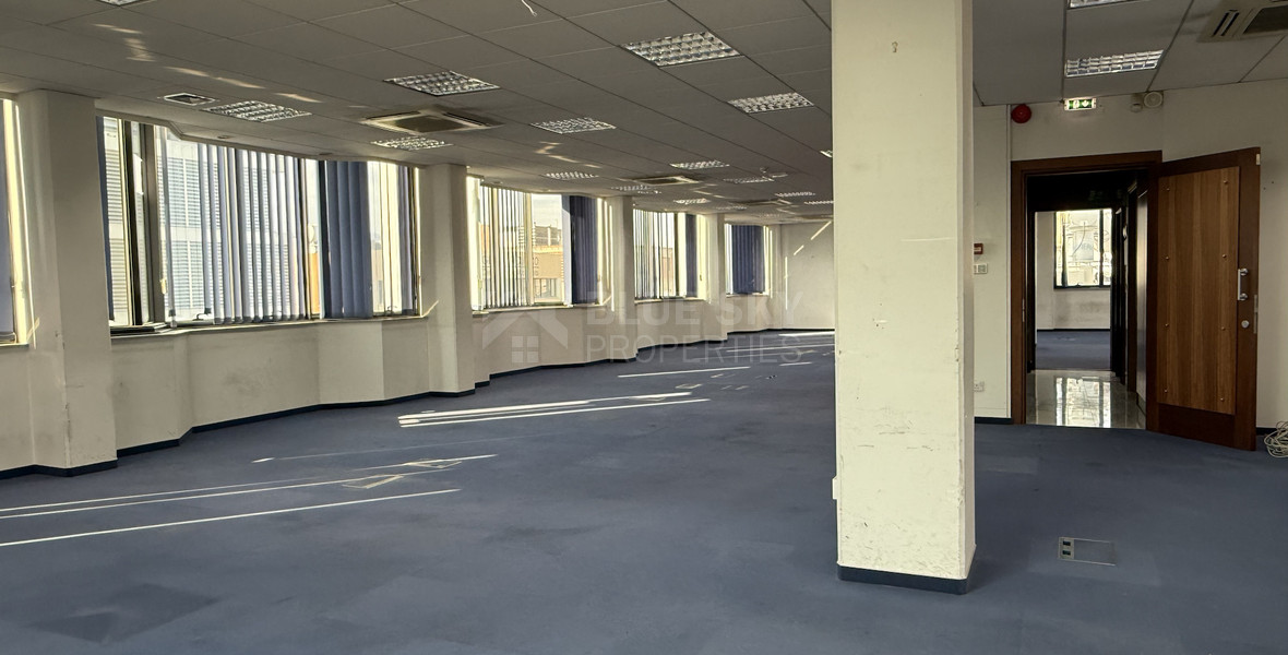 RENT: COMMERCIAL BUILDING ON PRIME COMMERCIAL AVENUE OFFERING AN INTERNAL AREA OF 1,762SQM.