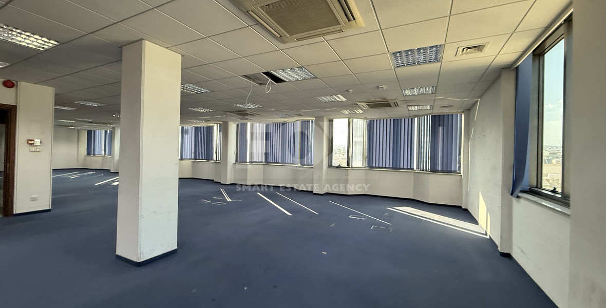 RENT: COMMERCIAL BUILDING ON PRIME COMMERCIAL AVENUE OFFERING AN INTERNAL AREA OF 1,762SQM.