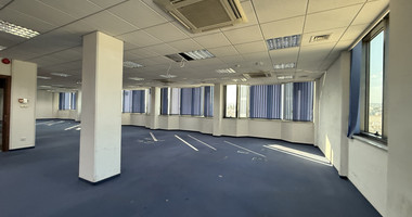 RENT: COMMERCIAL BUILDING ON PRIME COMMERCIAL AVENUE OFFERING AN INTERNAL AREA OF 1,762SQM.