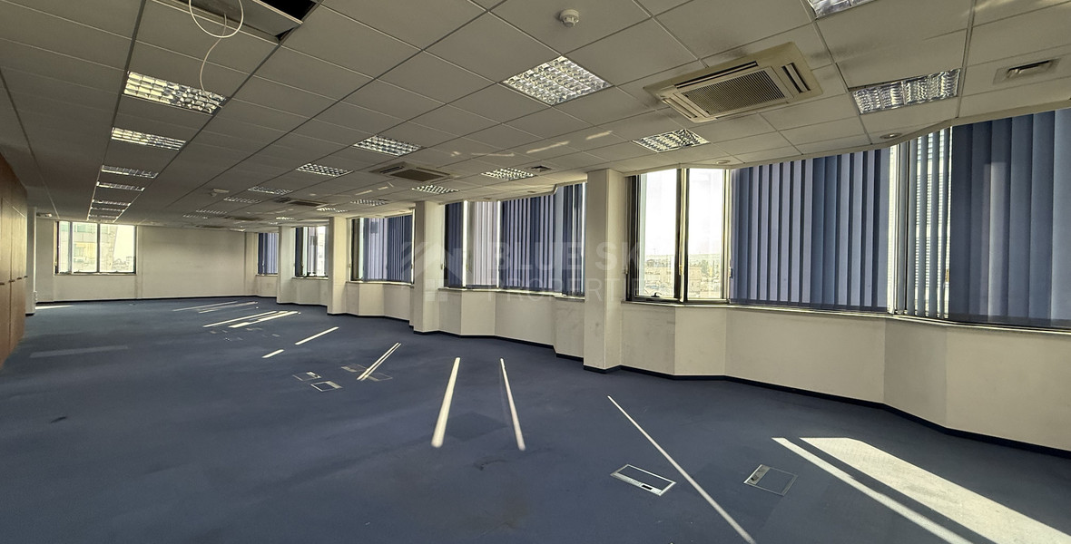 RENT: COMMERCIAL BUILDING ON PRIME COMMERCIAL AVENUE OFFERING AN INTERNAL AREA OF 1,762SQM.