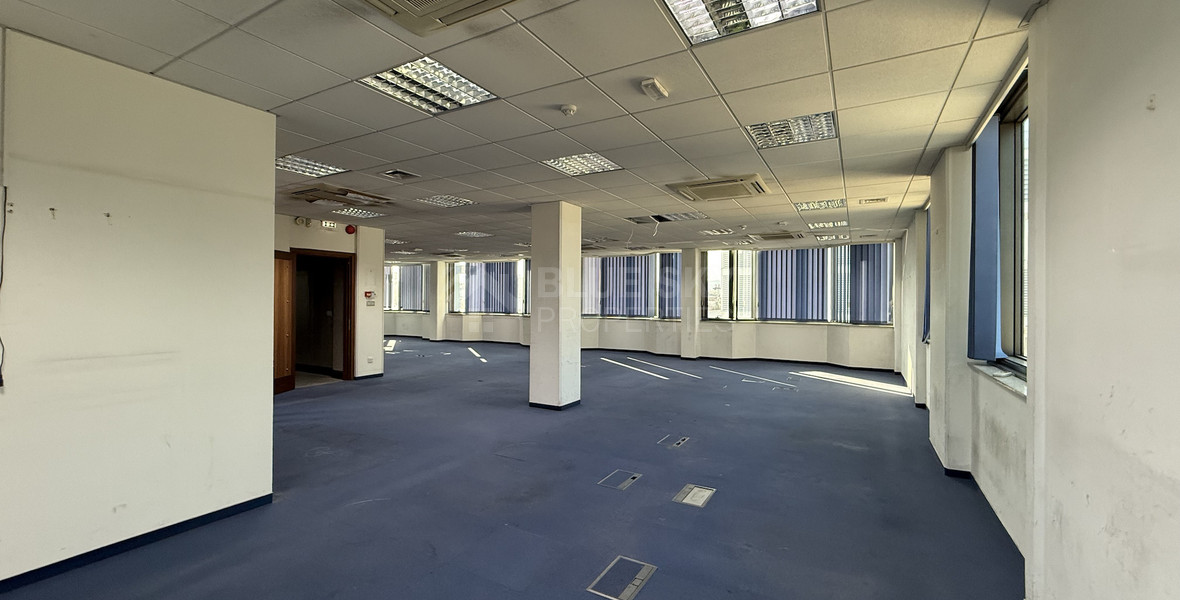 RENT: COMMERCIAL BUILDING ON PRIME COMMERCIAL AVENUE OFFERING AN INTERNAL AREA OF 1,762SQM.