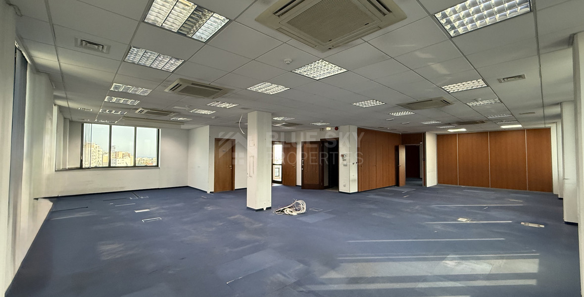 RENT: COMMERCIAL BUILDING ON PRIME COMMERCIAL AVENUE OFFERING AN INTERNAL AREA OF 1,762SQM.