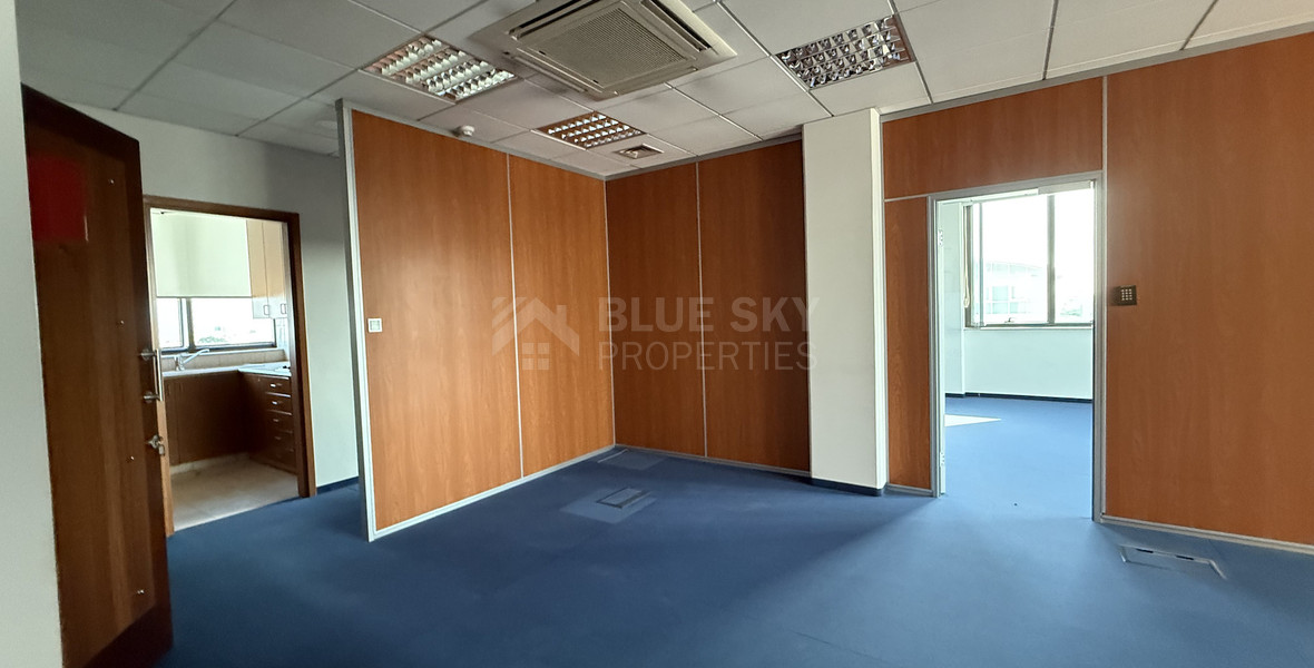 RENT: COMMERCIAL BUILDING ON PRIME COMMERCIAL AVENUE OFFERING AN INTERNAL AREA OF 1,762SQM.