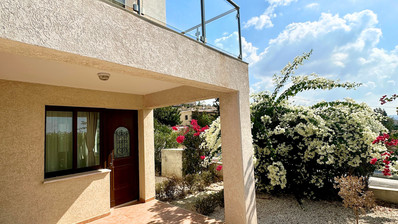 Luxury three Bedroom Villas for Sale in Coral Bay, Peyia