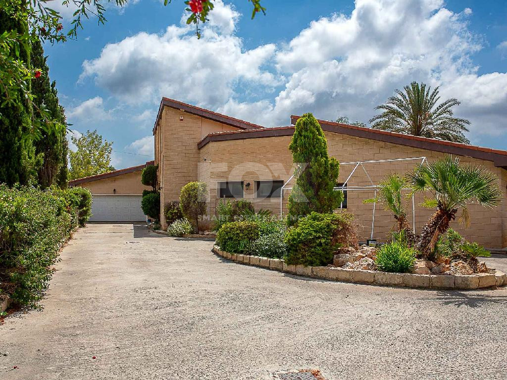 Detached 3-Bedroom Villa with Pool on Approx. 4,905 m² Land Share – Agios Athanasios, Limassol