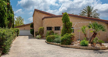 Detached 3-Bedroom Villa with Pool on Approx. 4,905 m² Land Share – Agios Athanasios, Limassol