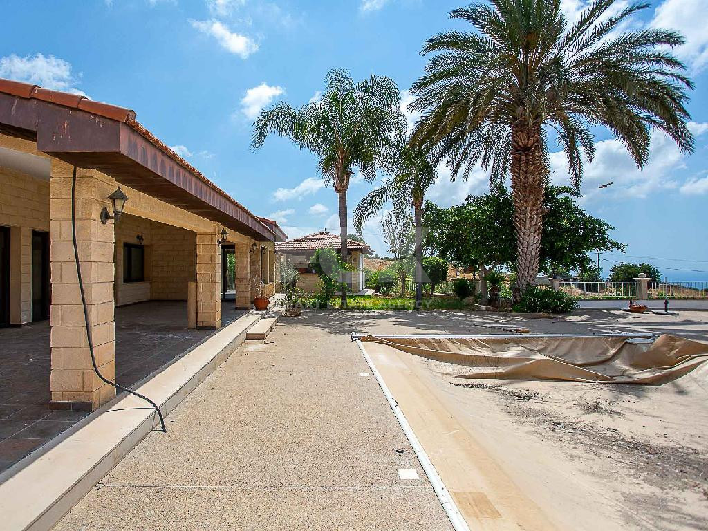Detached 3-Bedroom Villa with Pool on Approx. 4,905 m² Land Share – Agios Athanasios, Limassol