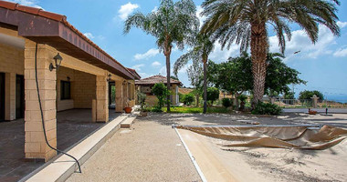 Detached 3-Bedroom Villa with Pool on Approx. 4,905 m² Land Share – Agios Athanasios, Limassol
