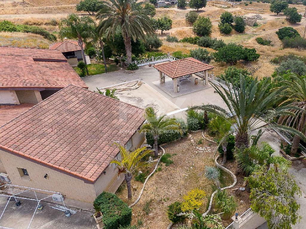 Detached 3-Bedroom Villa with Pool on Approx. 4,905 m² Land Share – Agios Athanasios, Limassol