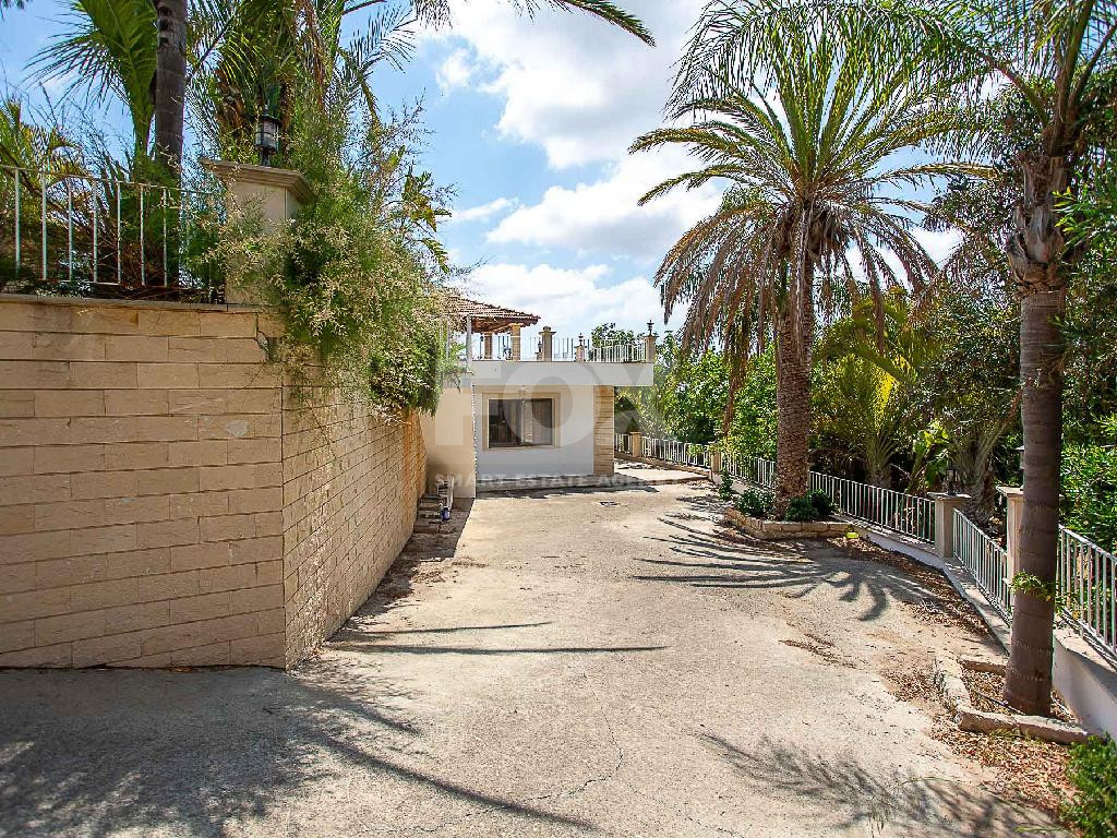 Detached 3-Bedroom Villa with Pool on Approx. 4,905 m² Land Share – Agios Athanasios, Limassol