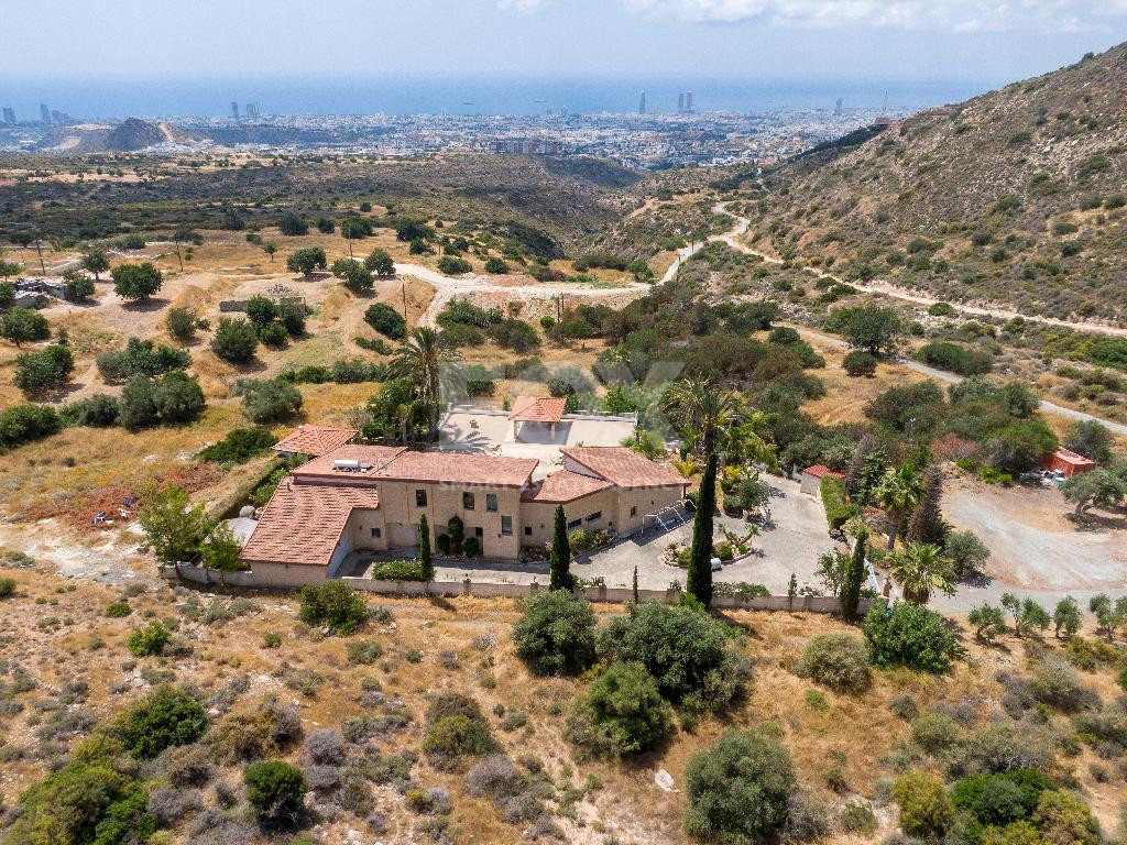 Detached 3-Bedroom Villa with Pool on Approx. 4,905 m² Land Share – Agios Athanasios, Limassol