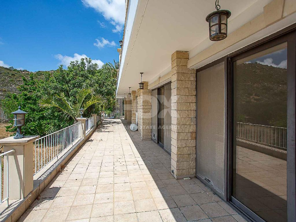Detached 3-Bedroom Villa with Pool on Approx. 4,905 m² Land Share – Agios Athanasios, Limassol