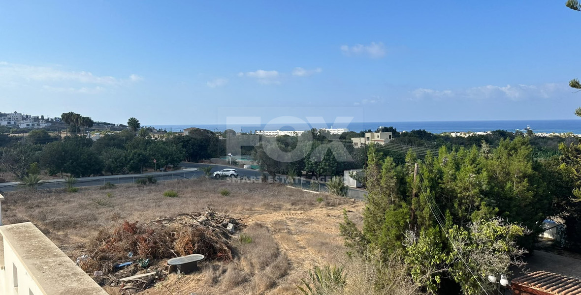 Spacious Chlorakas Villa with Pool and Seven Bedrooms in Chloraka for sale