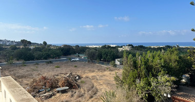 Spacious Chlorakas Villa with Pool and Seven Bedrooms in Chloraka for sale