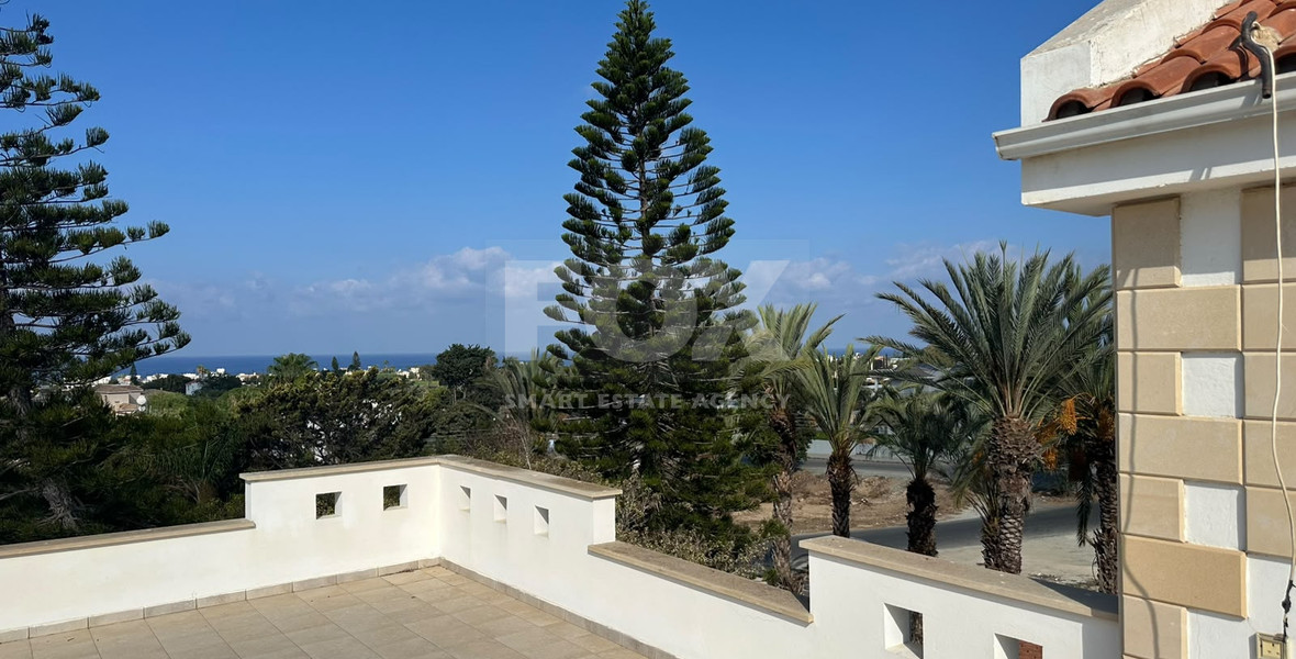 Spacious Chlorakas Villa with Pool and Seven Bedrooms in Chloraka for sale