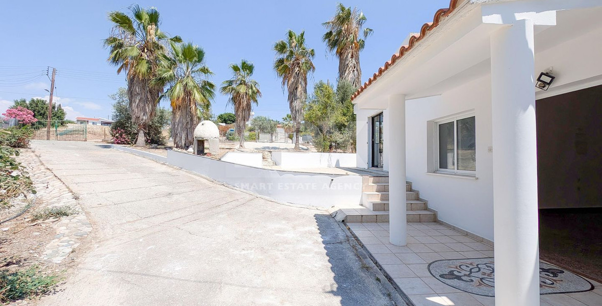 Spacious four Bedroom Ground Floor Residence with Large Plot & Development Potential for sale in Anarita , Paphos