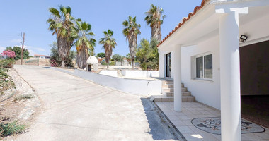 Spacious four Bedroom Ground Floor Residence with Large Plot & Development Potential for sale in Anarita , Paphos