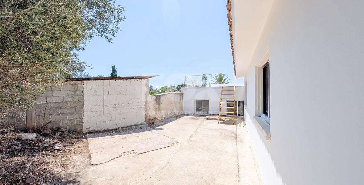 Spacious four Bedroom Ground Floor Residence with Large Plot & Development Potential for sale in Anarita , Paphos