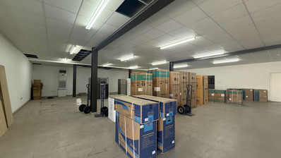 SALE: WAREHOUSE IN PRIME LOCATION INDUSTRIAL AREA OFFERING COVERED AREA OF 2,100 SQM ON A PLOT OF 4467