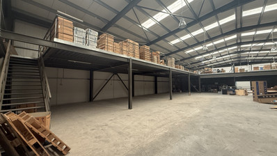 SALE: WAREHOUSE IN PRIME LOCATION INDUSTRIAL AREA OFFERING COVERED AREA OF 2,100 SQM ON A PLOT OF 4467